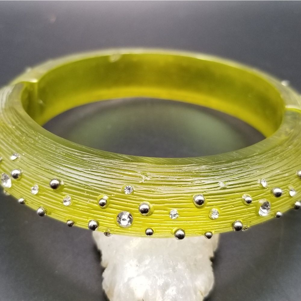 Mellow yellow saucy bracelet bangle. B504